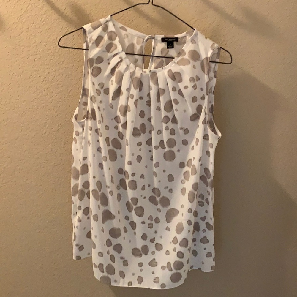 Women’s sleeveless top